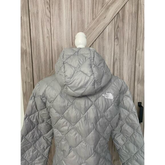 The North Face Kids Gray Quilted Jacket - Picture 7 of 9